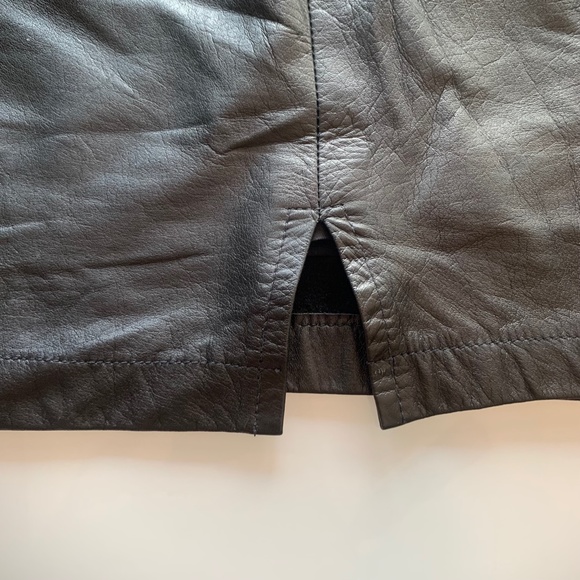 Vintage 70's fine leather mini skirt - Picture 5 of 8